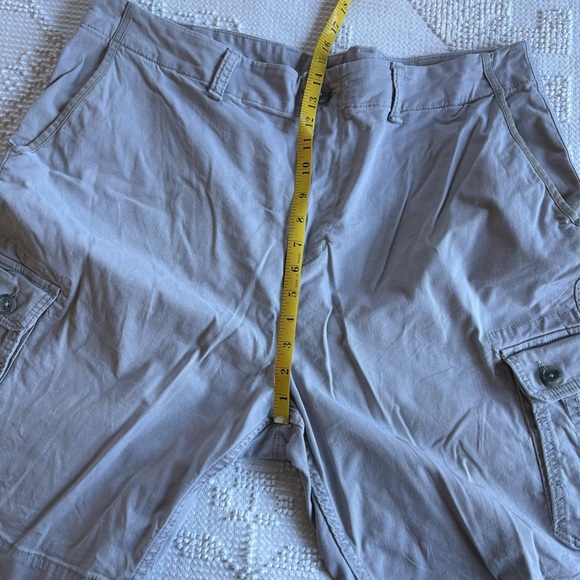 Old Navy men’s size 40 light gray flat front cargo shorts - Picture 3 of 7